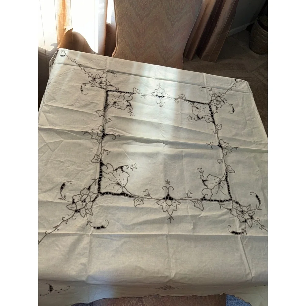Vintage Cream Embroidered Cutwork Square Tablecloth 47in 6 Matching Napkins Set